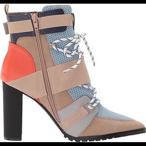 Steve Madden Women’s Illusion Ankle Boot Size 10